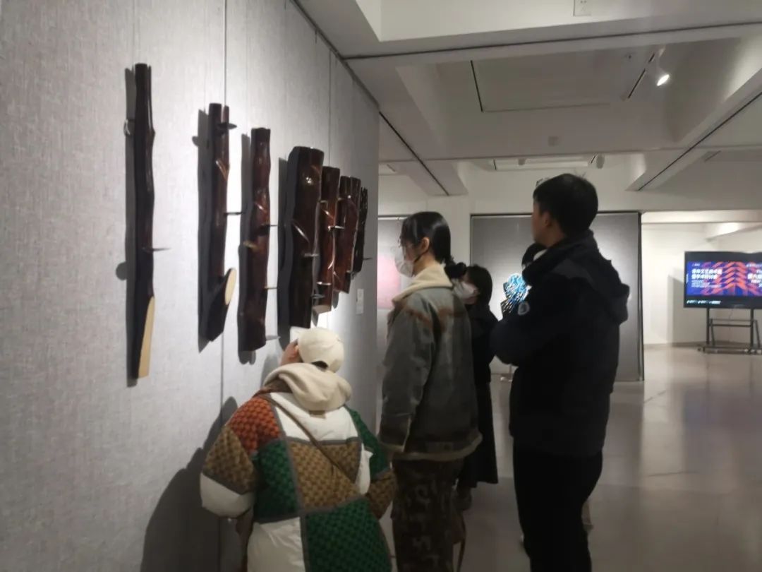 说明: 图片 说明: 图片