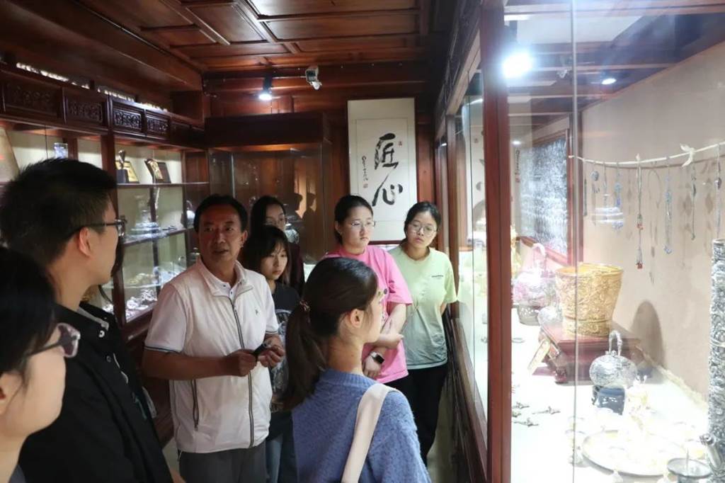 说明: 图片 说明: 图片
